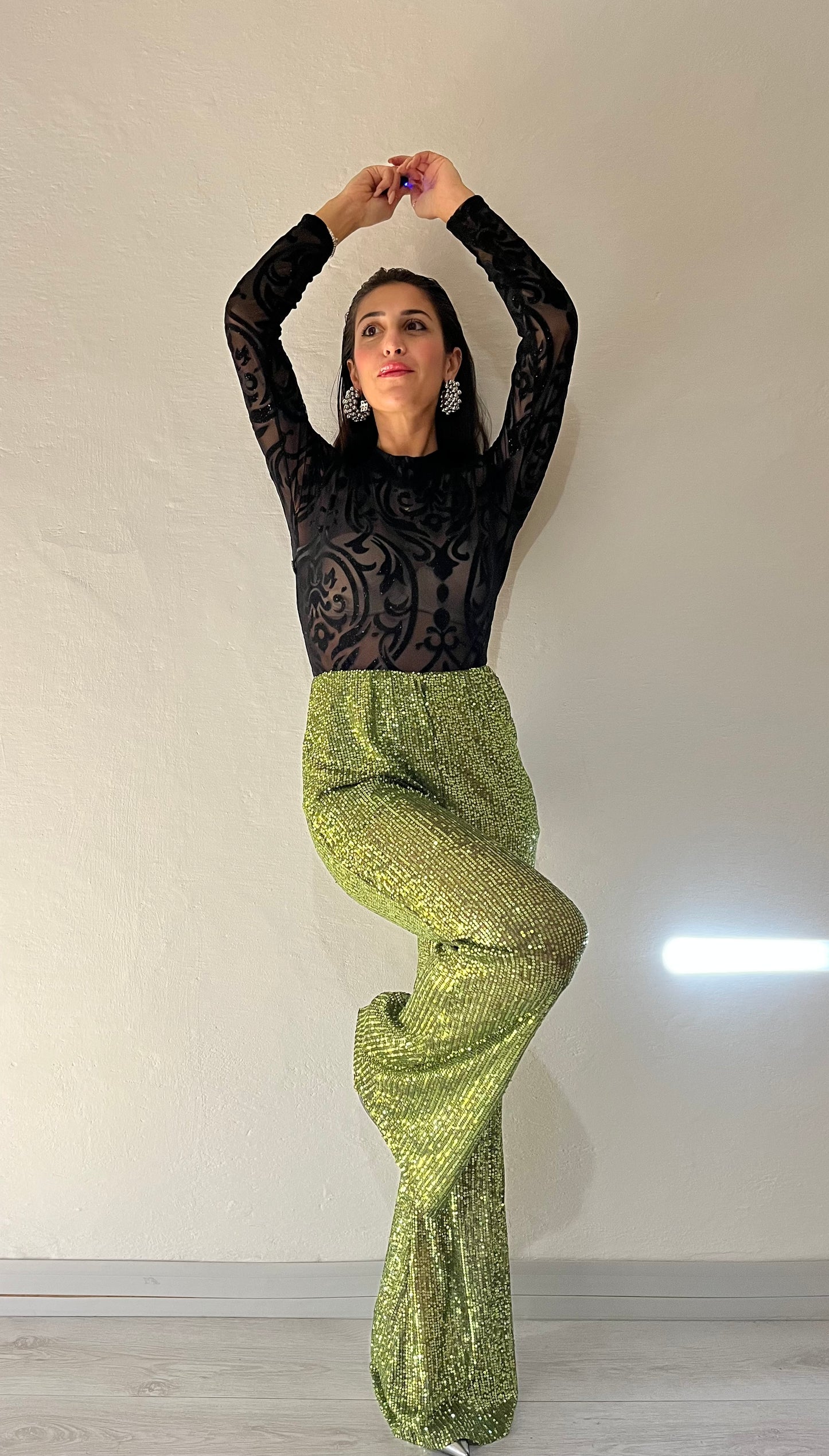 Pantaloni a campana con paillettes