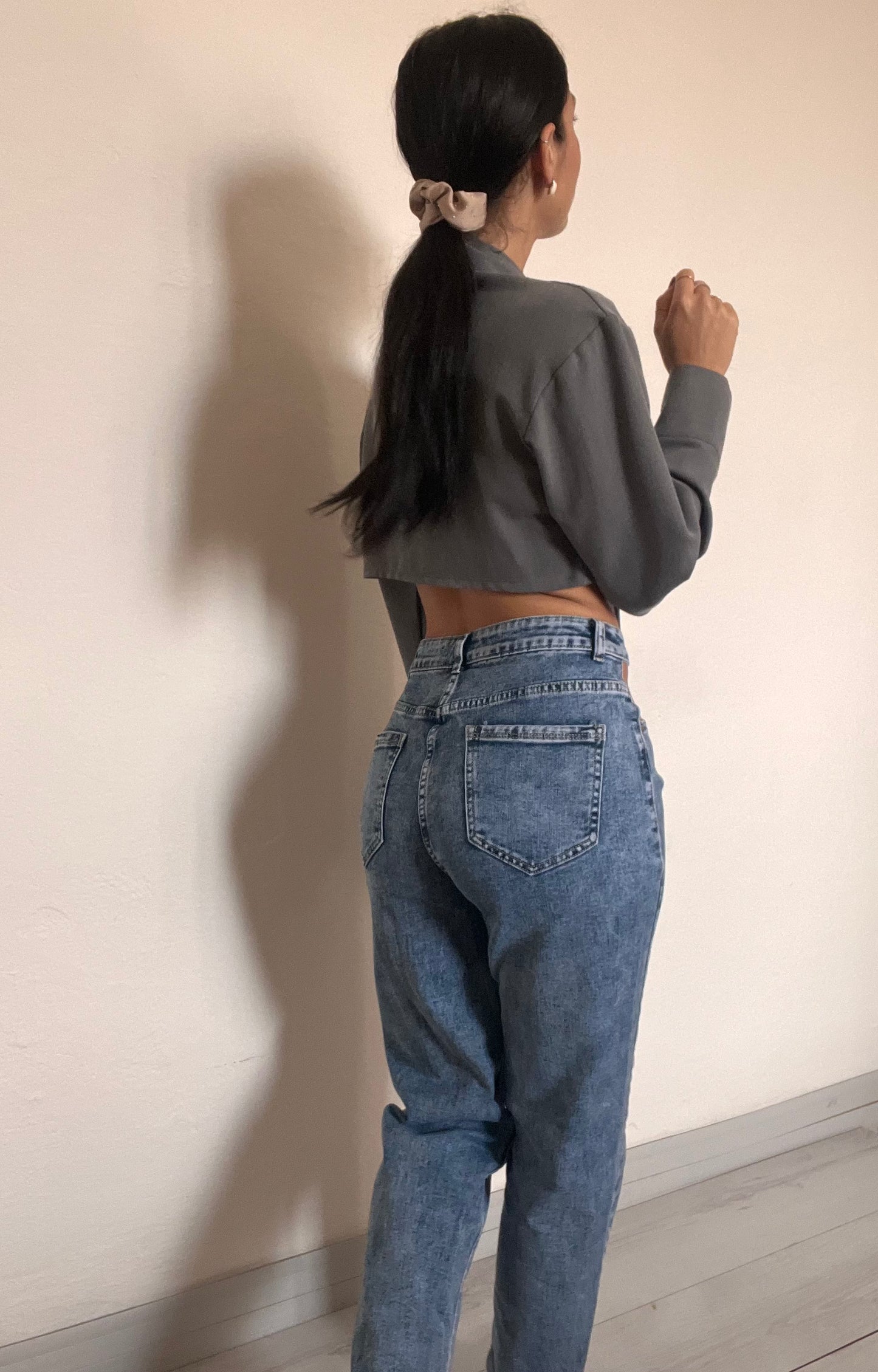 JS01-Jeans con tasca cutted