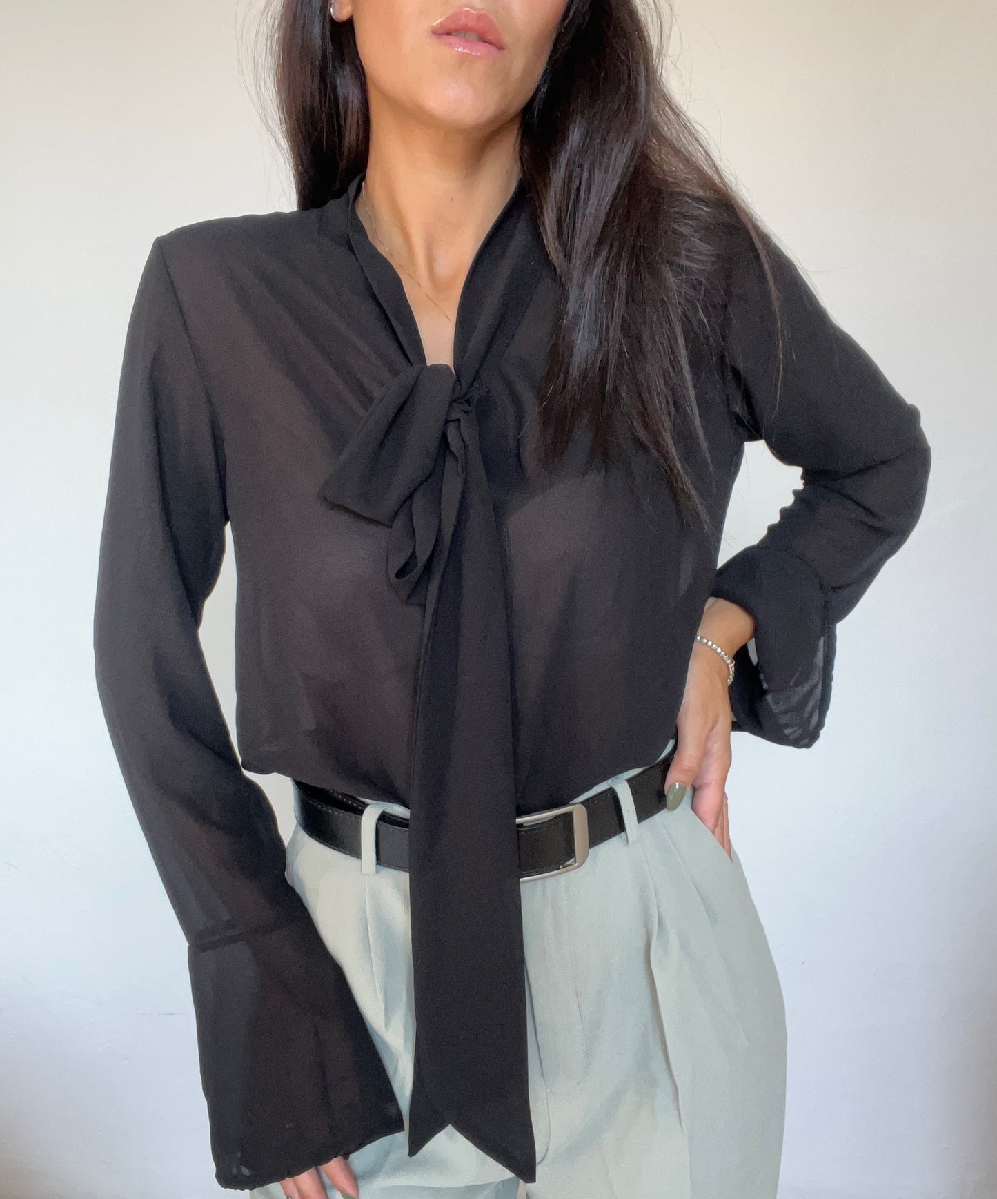 Camicetta in chiffon con fiocco