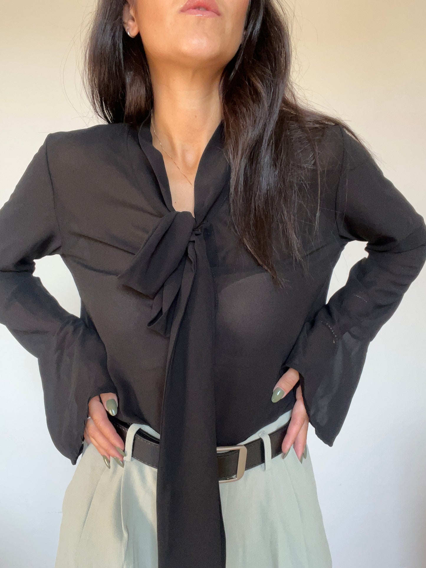 Camicetta in chiffon con fiocco