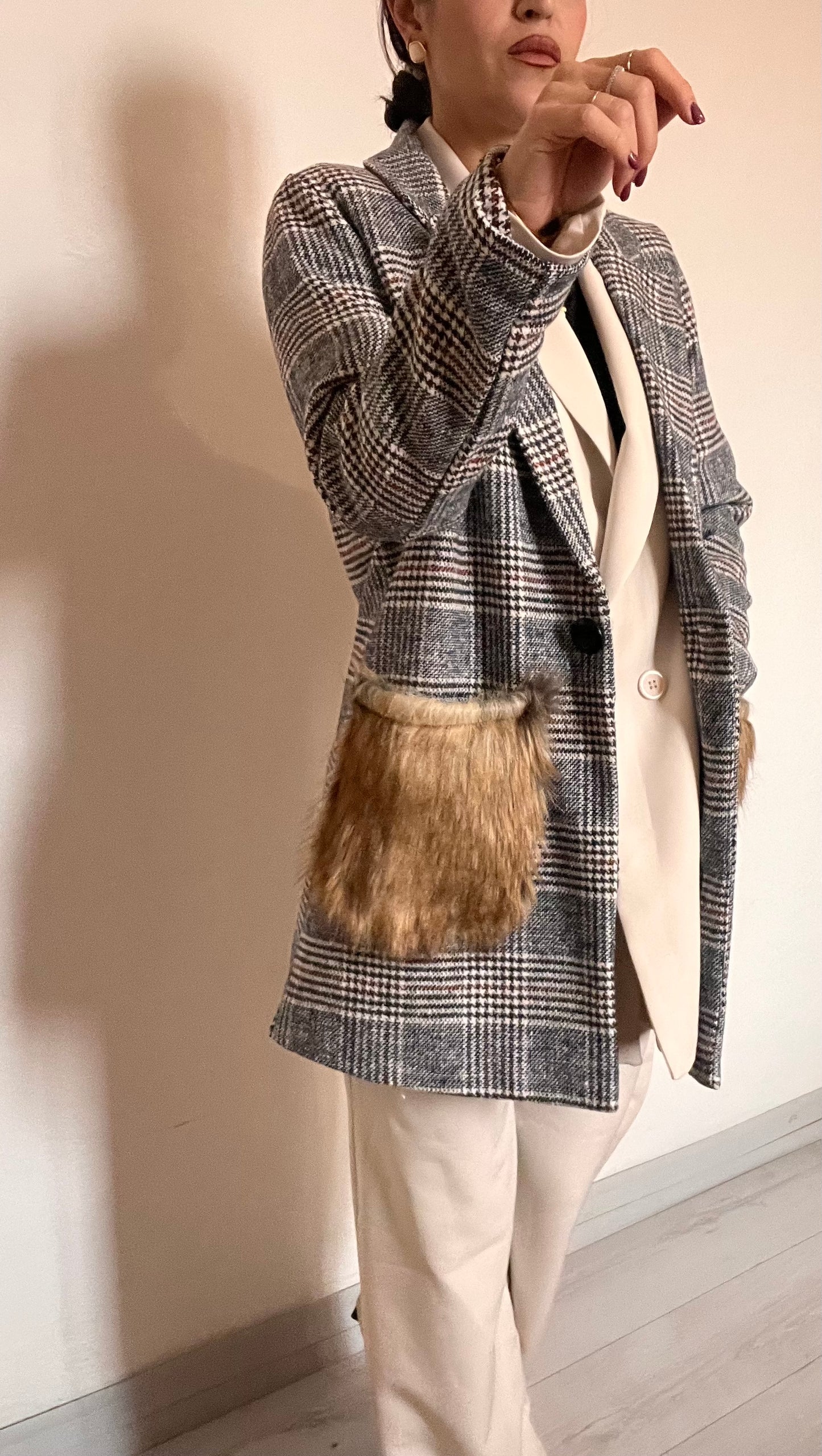 Cappotto corto con finta pelliccia