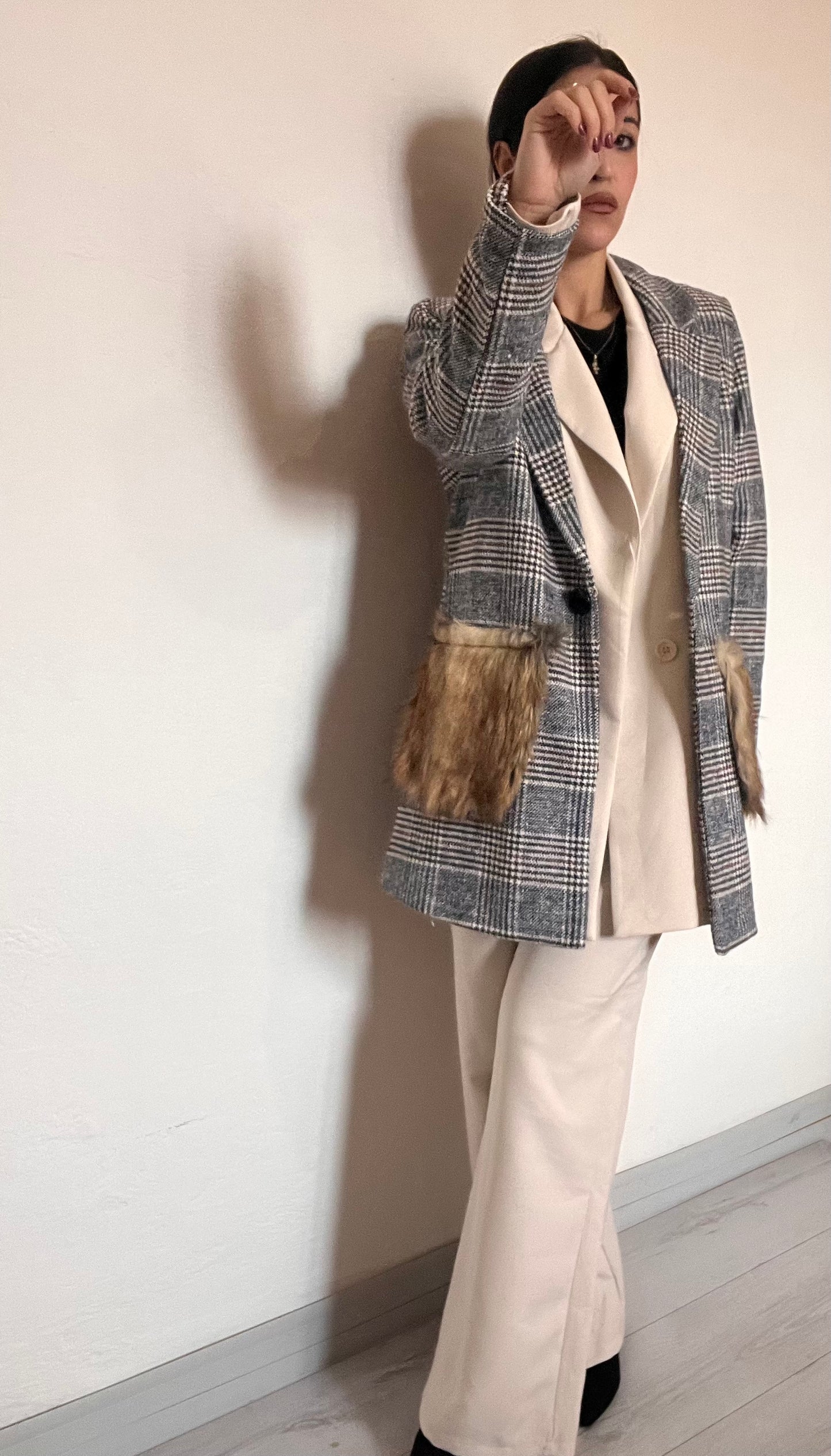Cappotto corto con finta pelliccia
