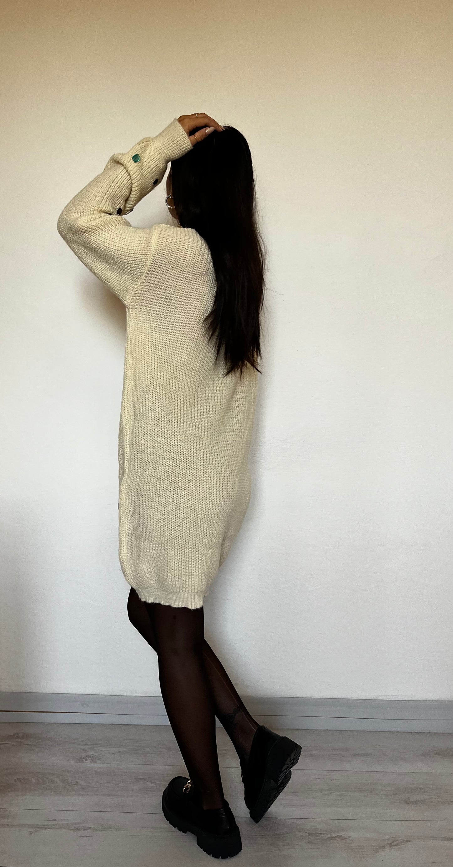 Maxi maglione con pietre colorate