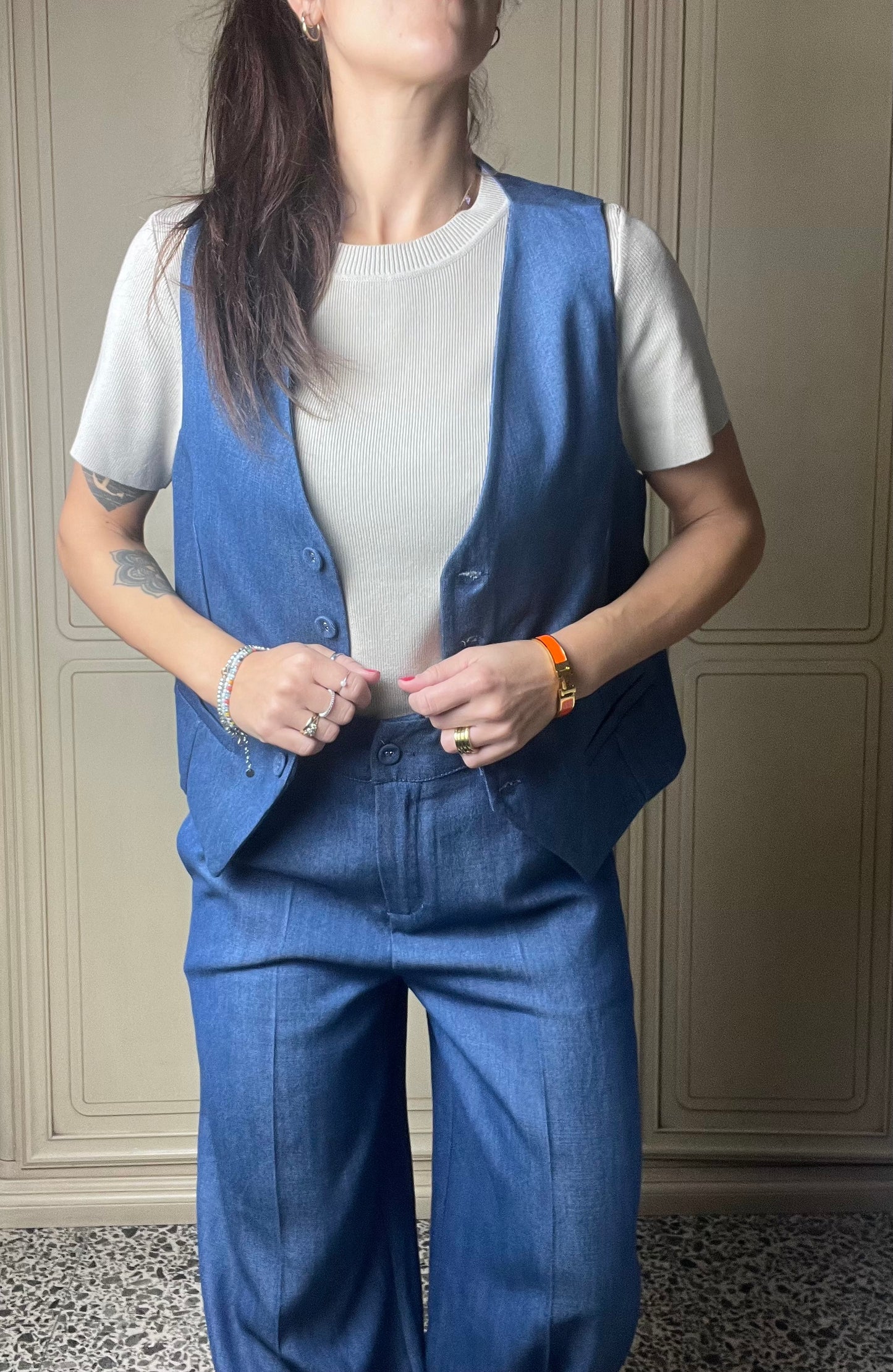 Gilet simil jeans con bottoni frontali