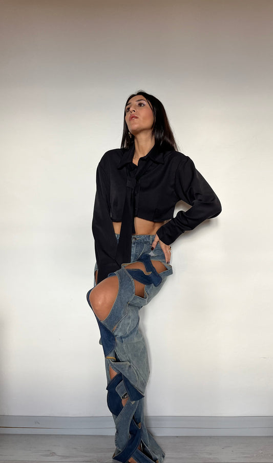 Camicetta crop con cravatta