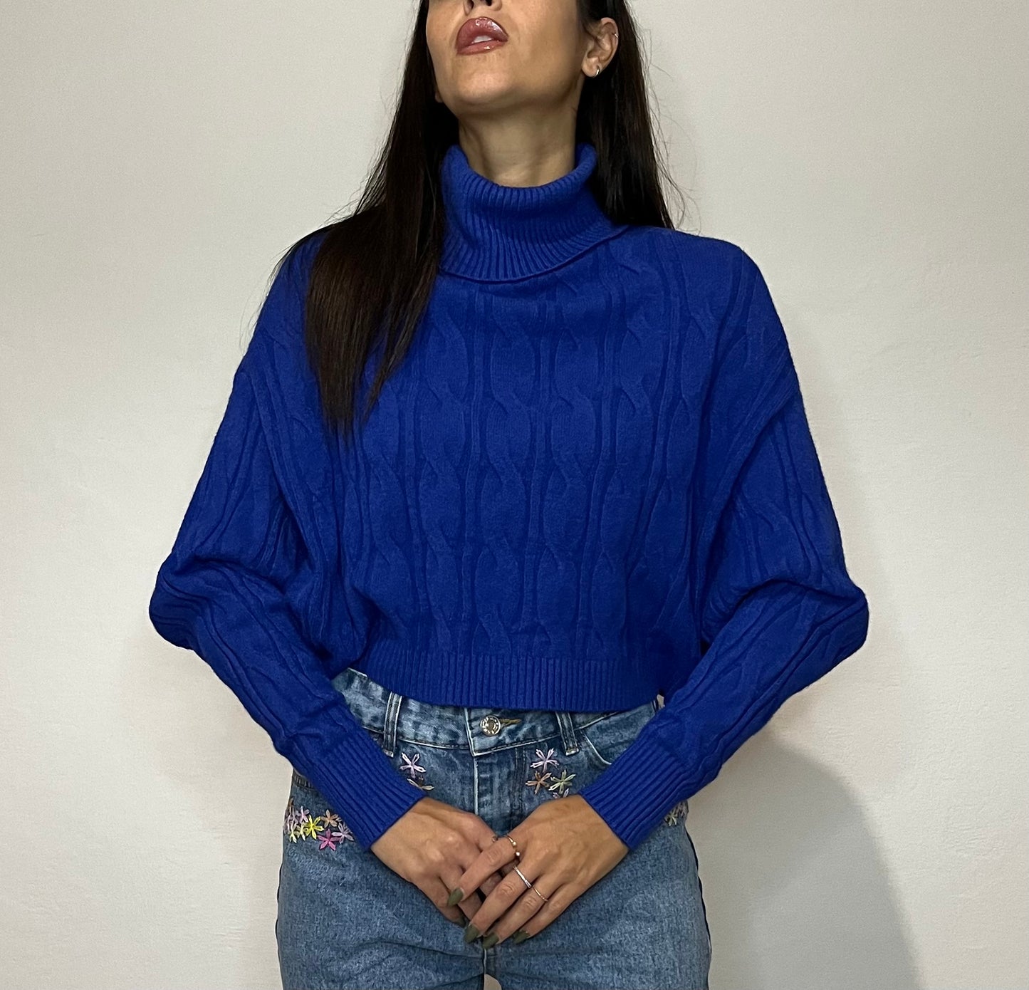 Maglione cropped con collo alto