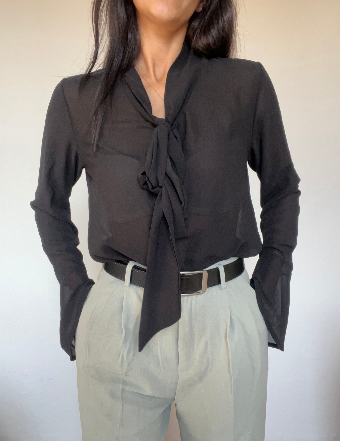 Camicetta in chiffon con fiocco