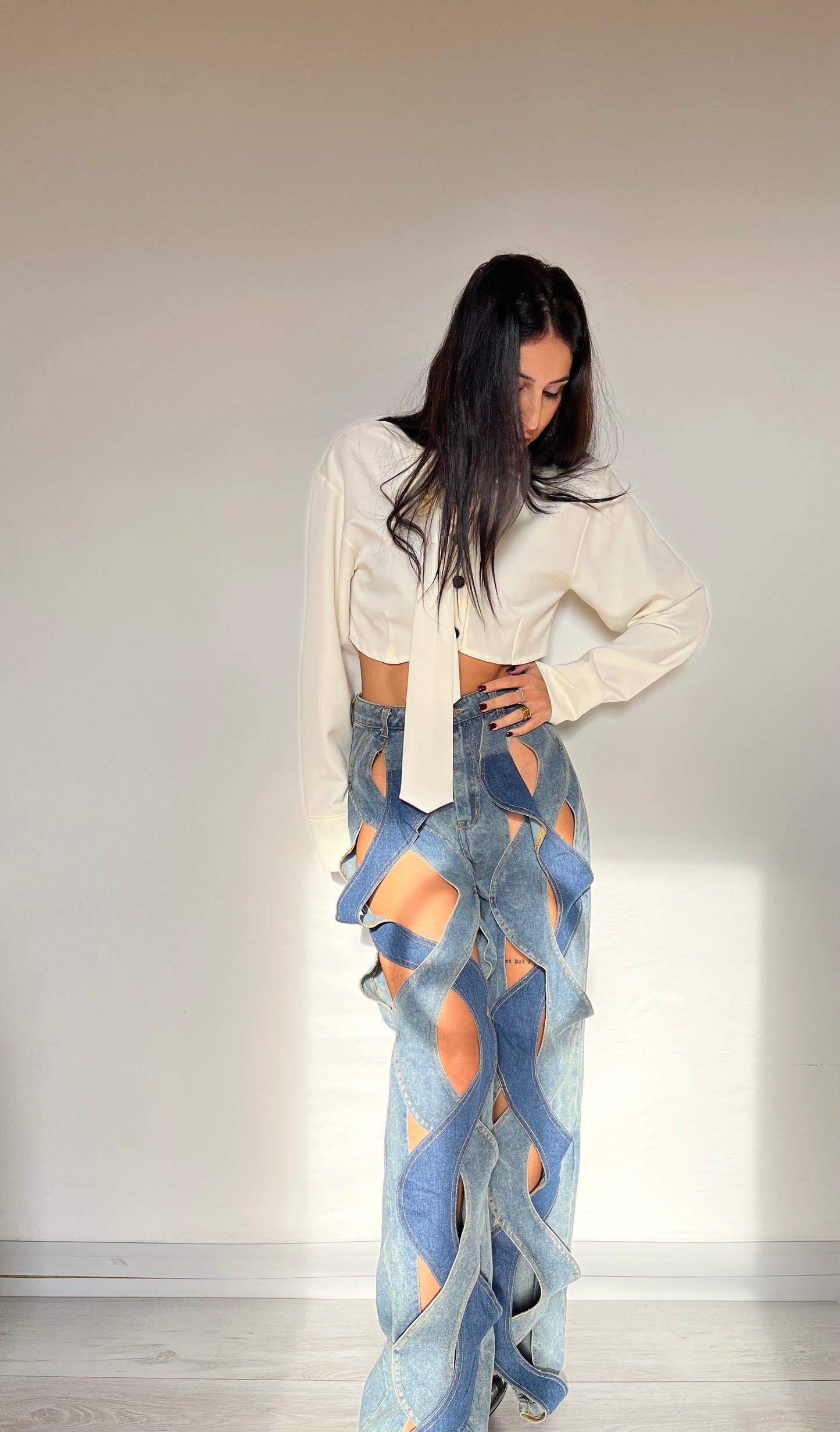 Camicetta crop con cravatta
