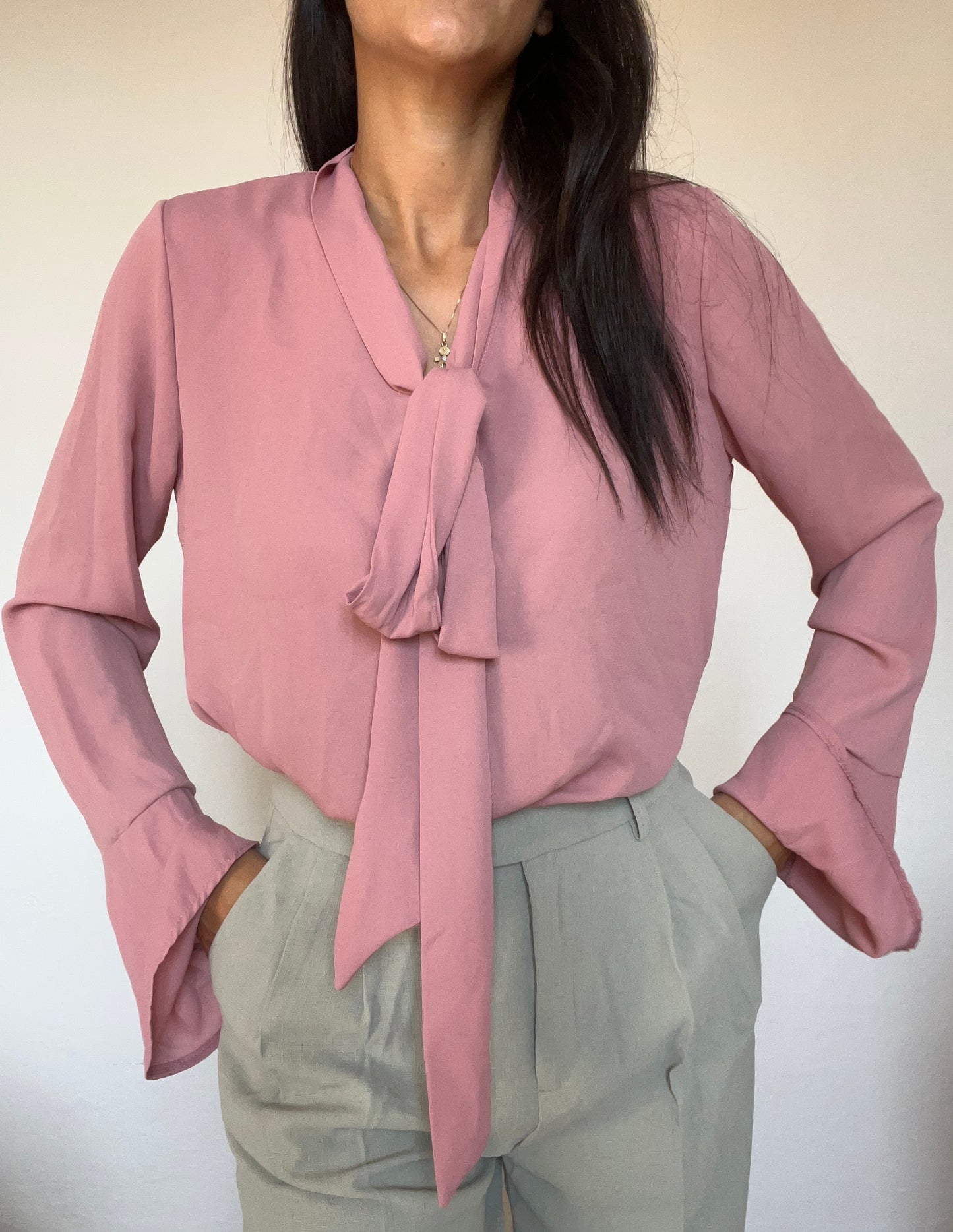 Camicetta in chiffon con fiocco