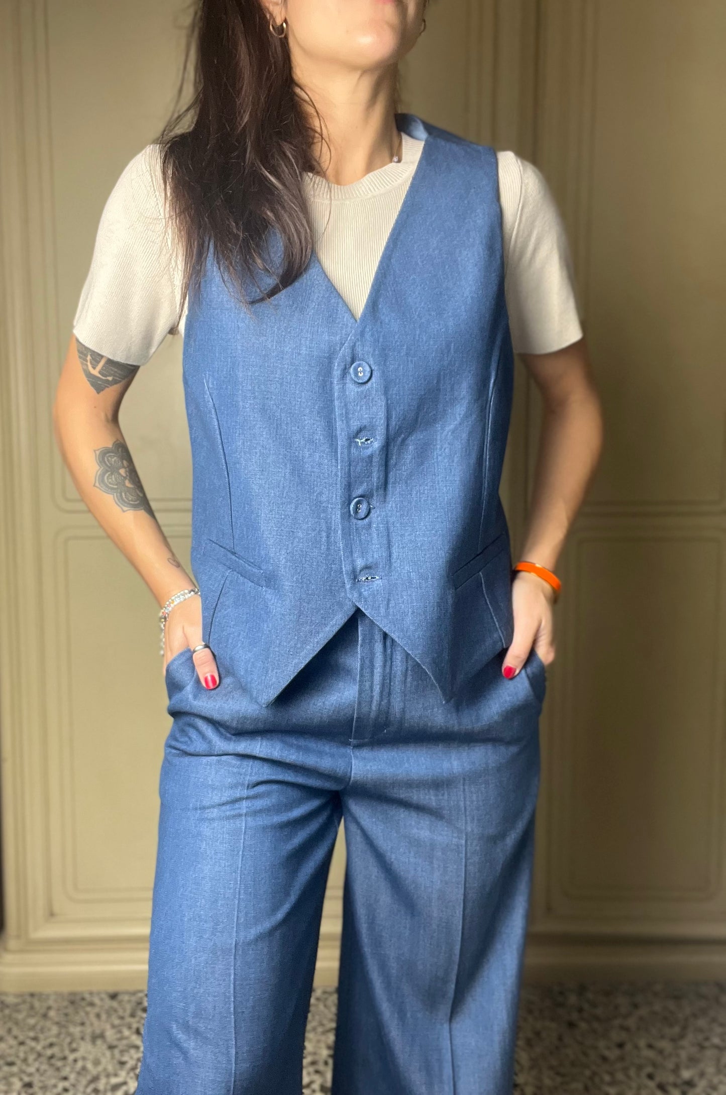 Gilet simil jeans con bottoni frontali