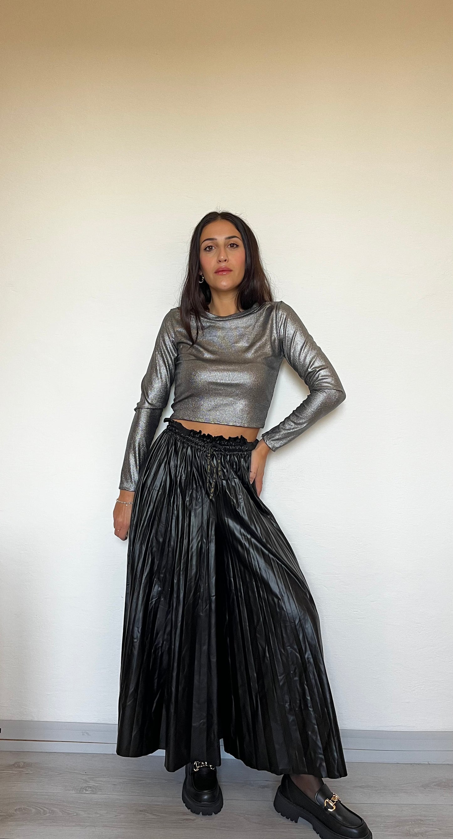 Pantalone oversize plissettato in similpelle