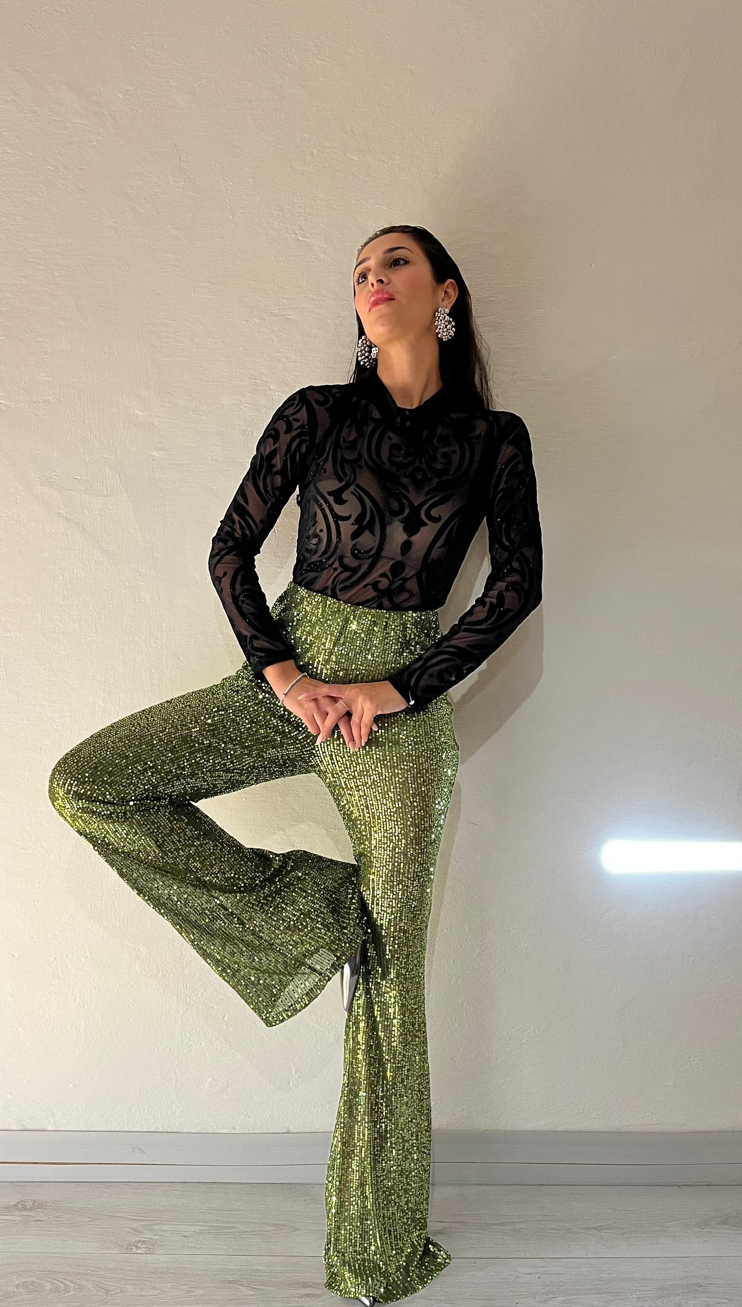 Pantaloni a campana con paillettes