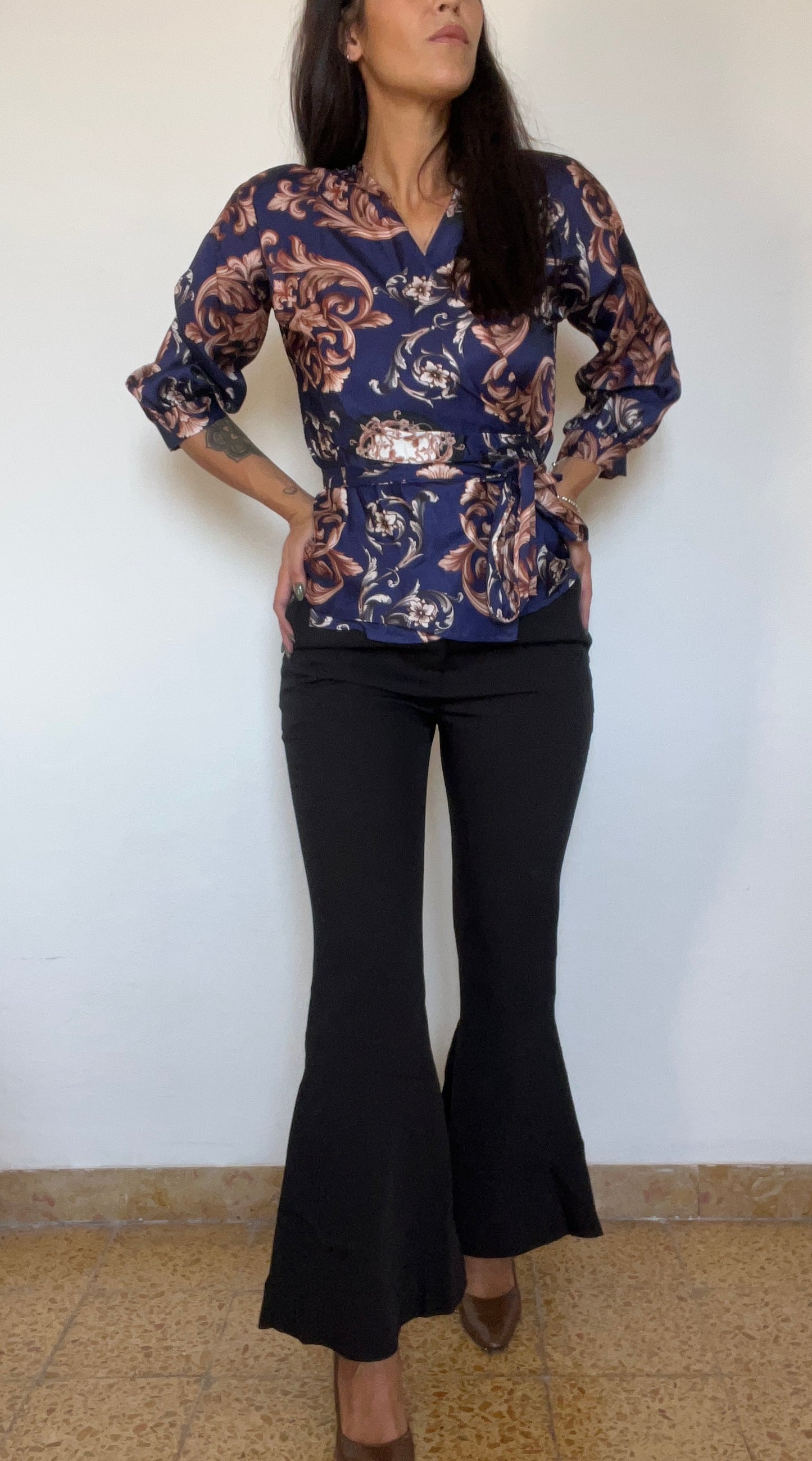 Pantalone a zampa con volant