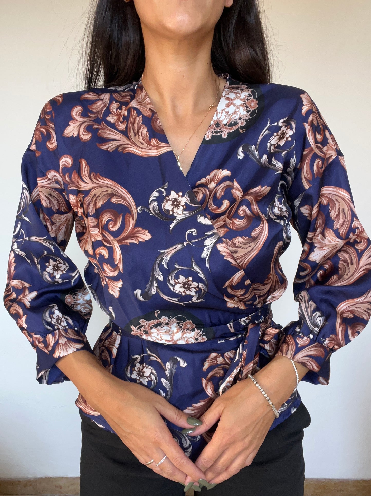 Blusa fantasia jacquard con cintura