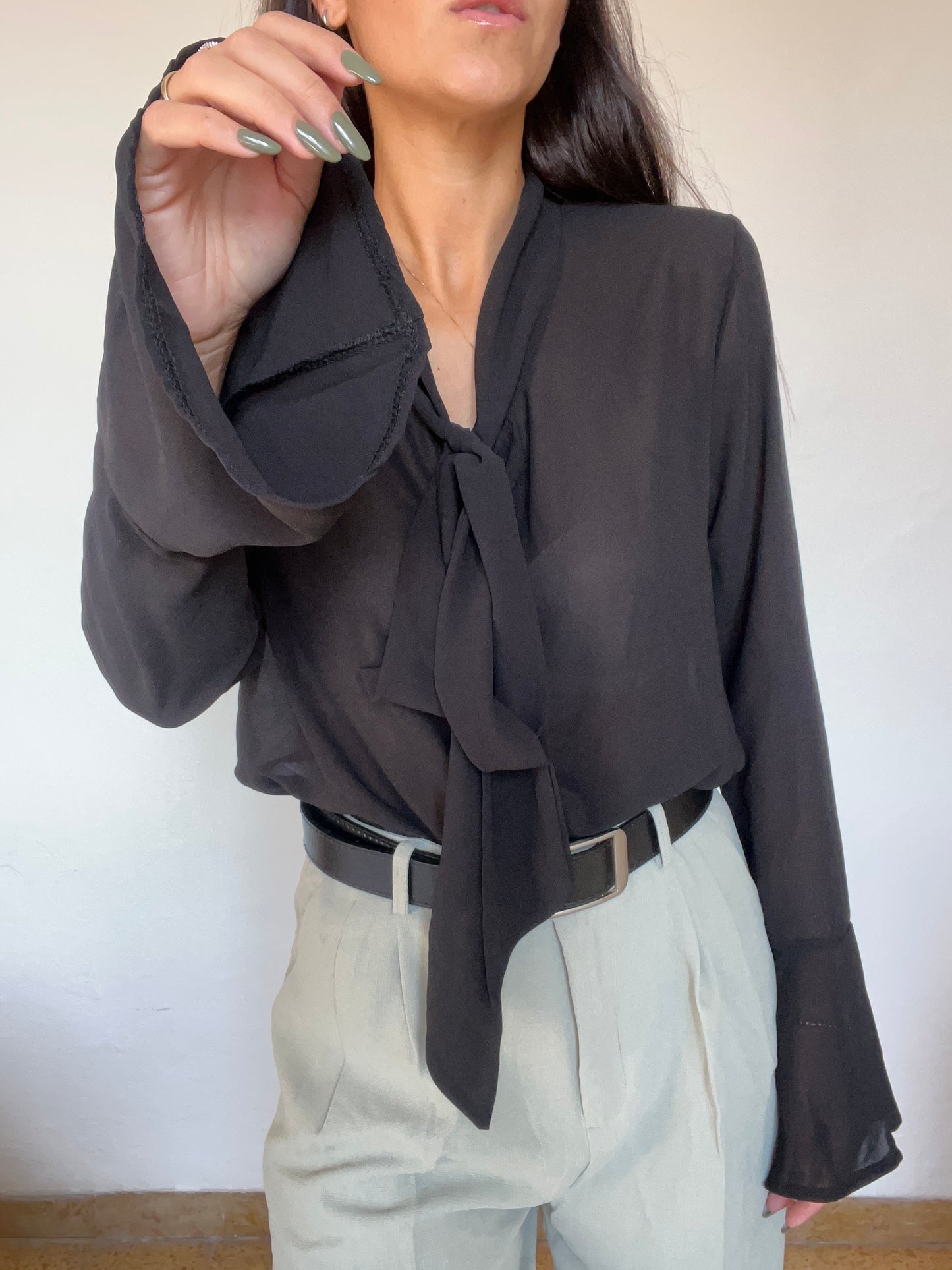 Camicetta in chiffon con fiocco