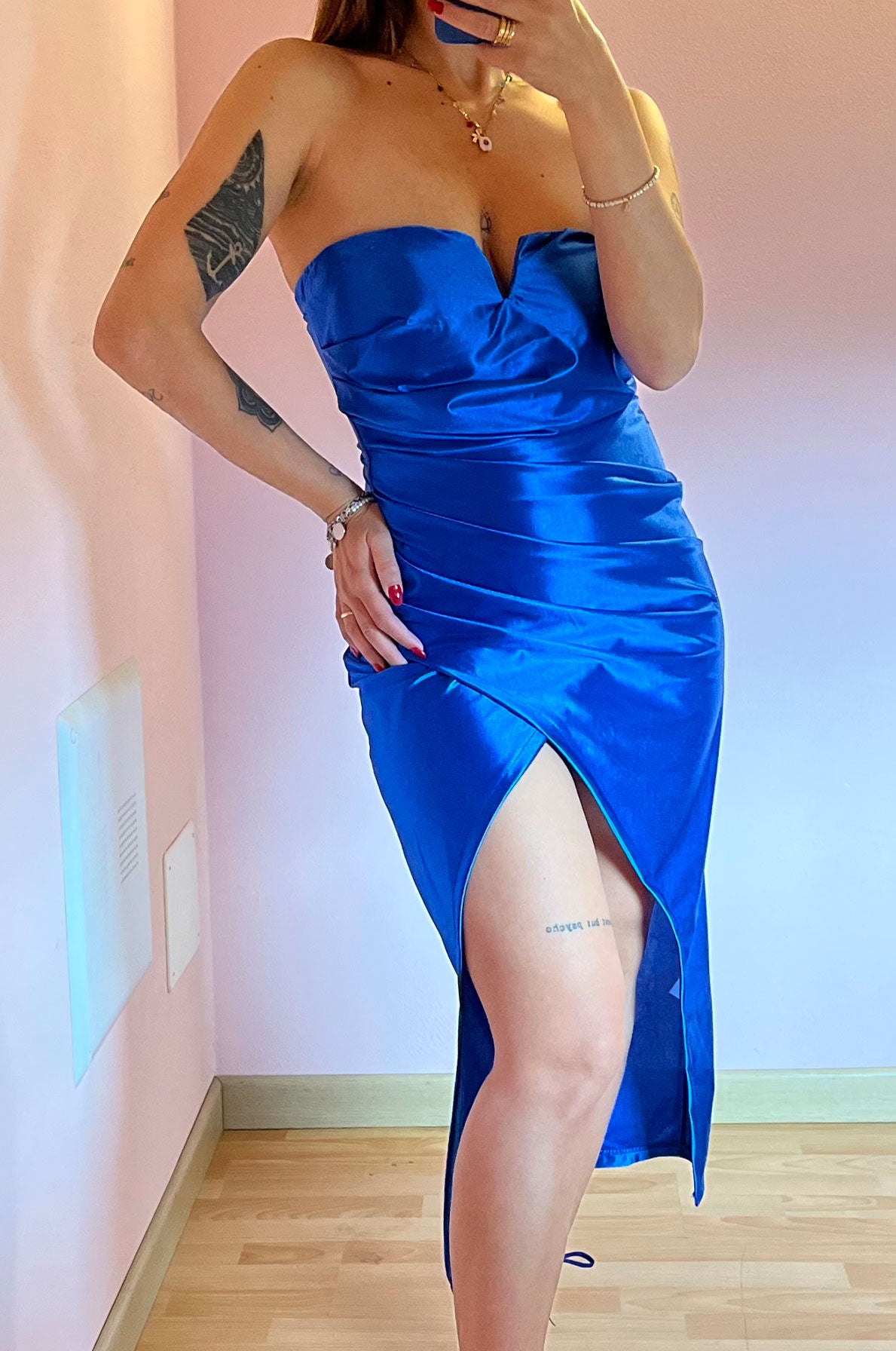 Abito elegante con spacco frontale
