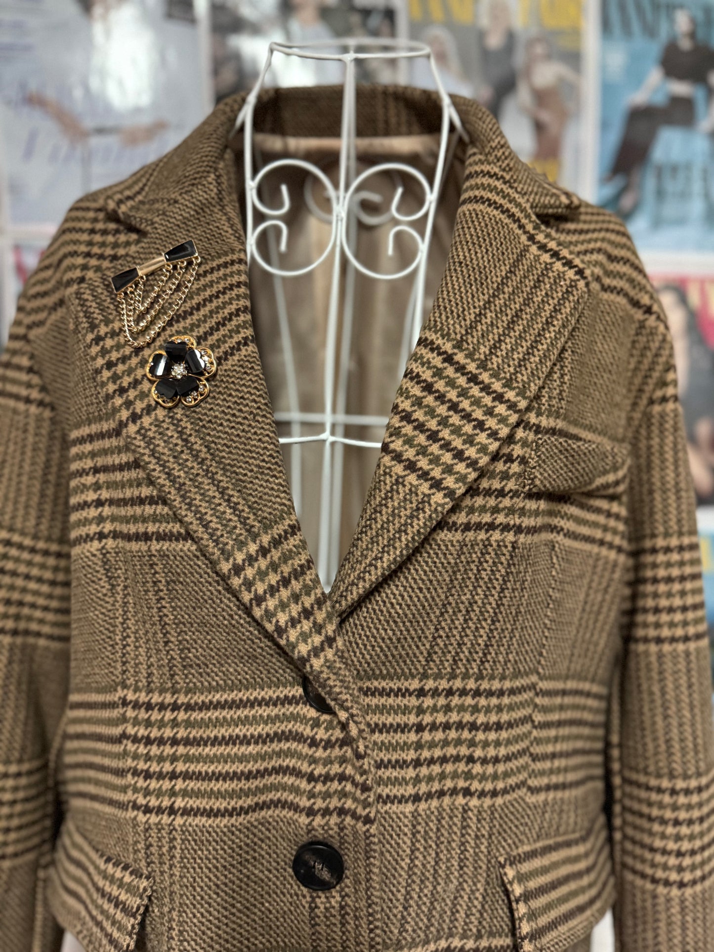 Giacca a quadri con spille