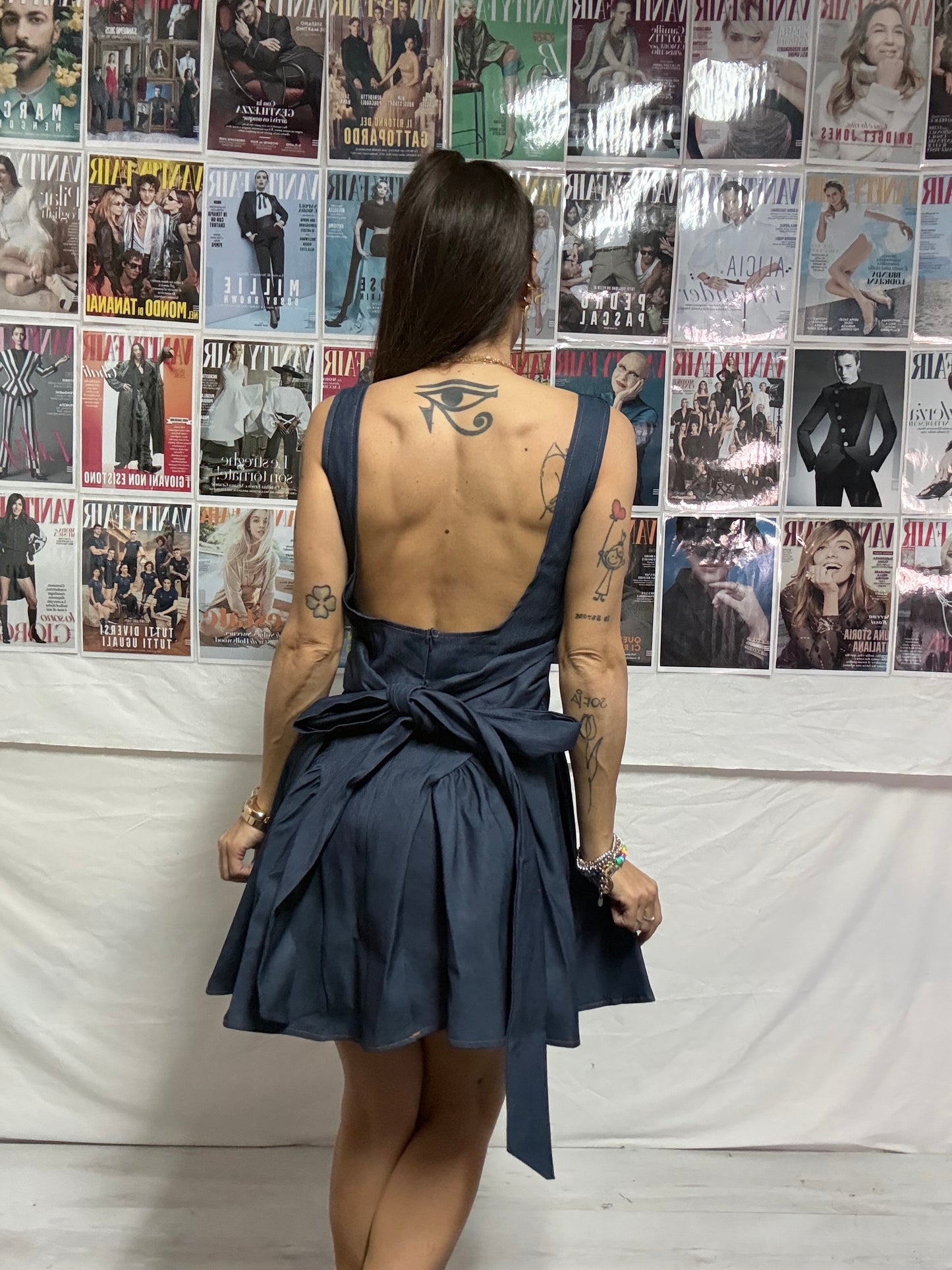 Abito effetto jeans con fiocco