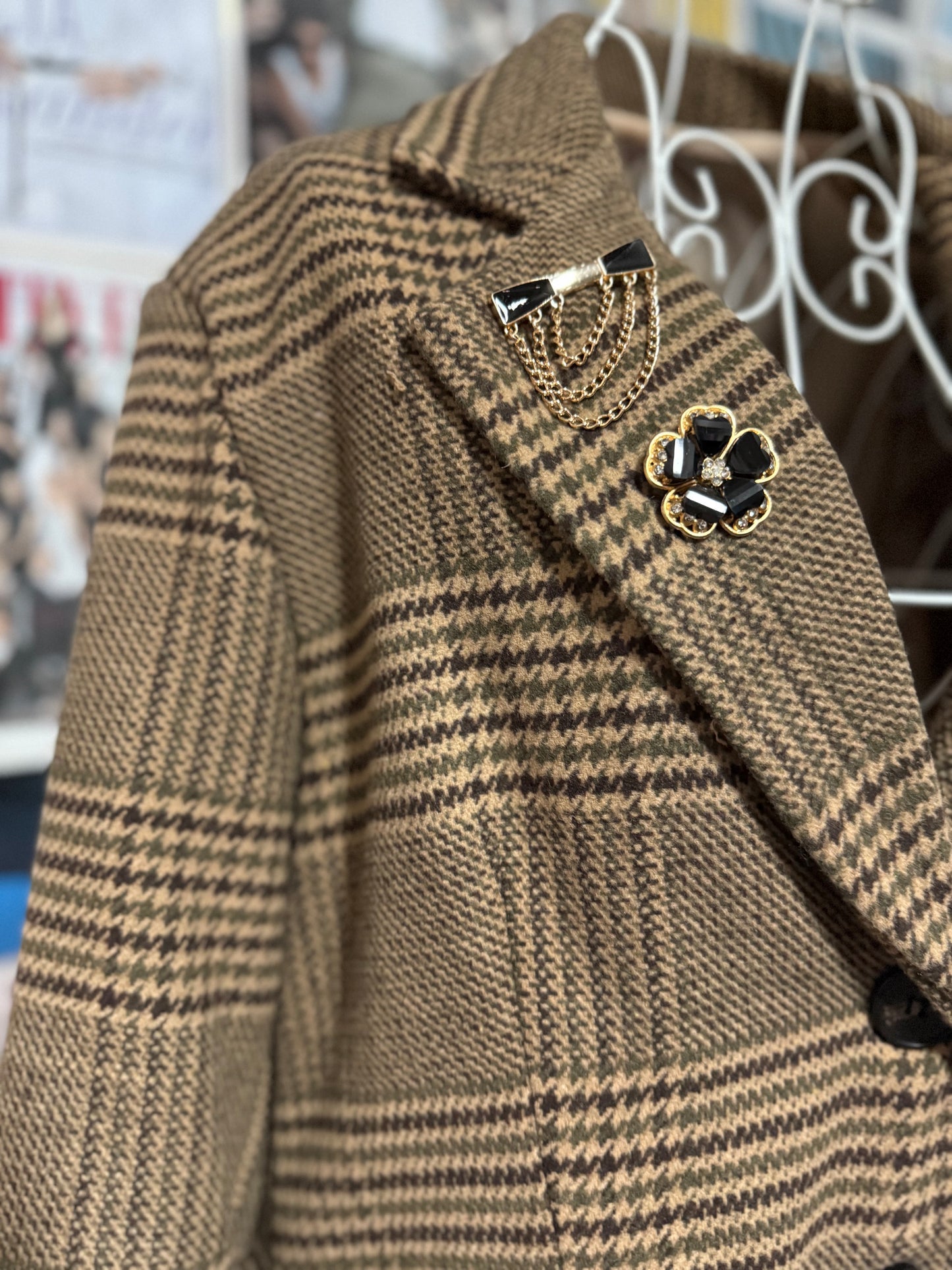 Giacca a quadri con spille
