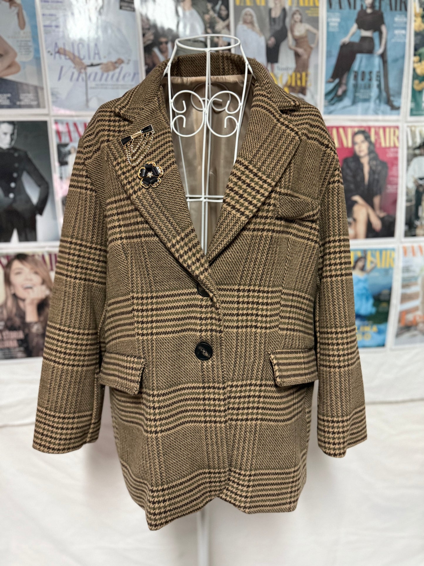 Giacca a quadri con spille